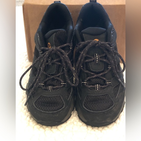 Merrell Boys Mid Quick Close Black Hiking Shoes Size 2M - Picture 2 of 5